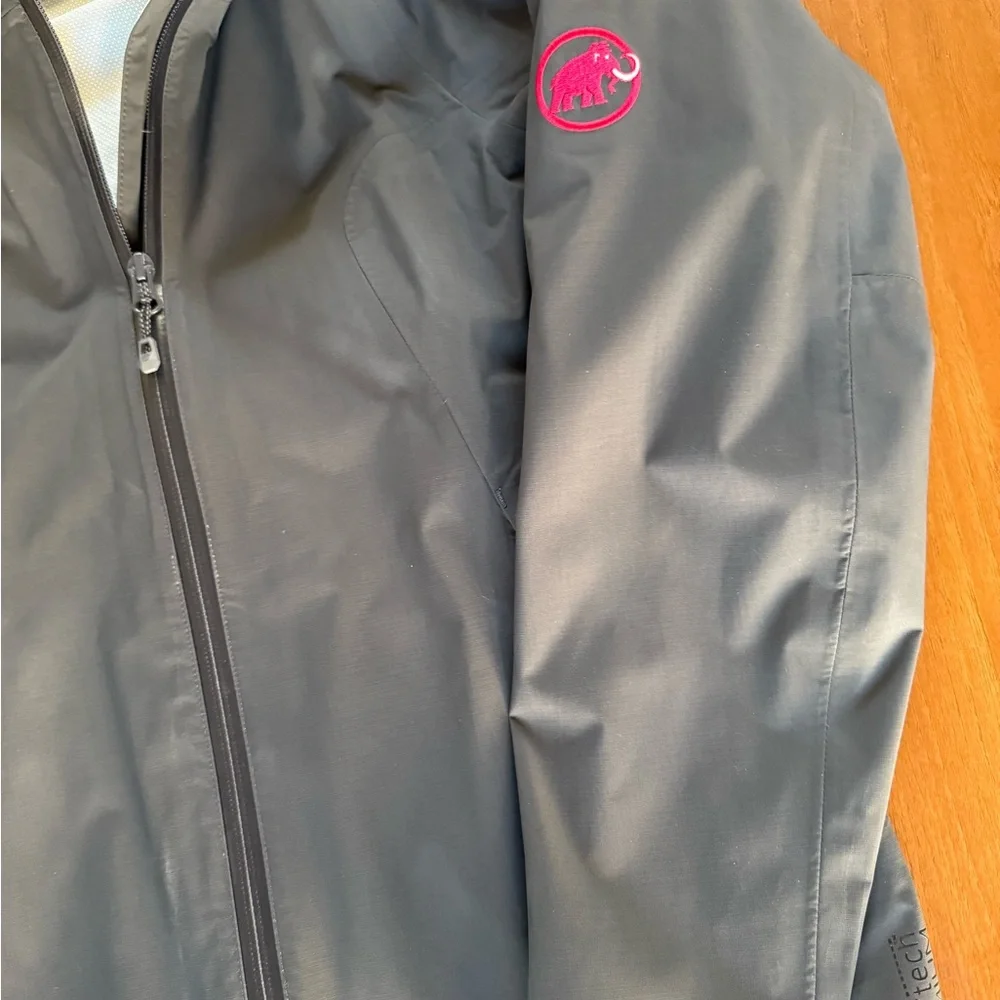 Mammut women’s  Gray Hooded rain Jacket - Picture 3 of 6
